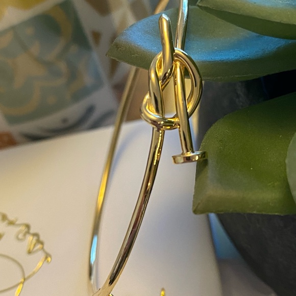 18K Real Gold Knot Bangle - Picture 12 of 15